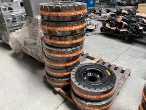news4 - forklift by VARYON