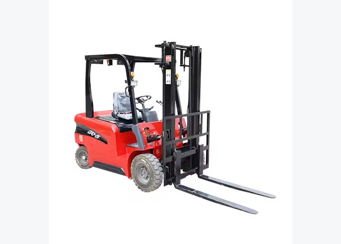 Electric forklift working in a warehouse aisle where charging strategy matters