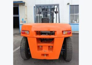 10 ton diesel forklift staged for heavy-load and outdoor route planning