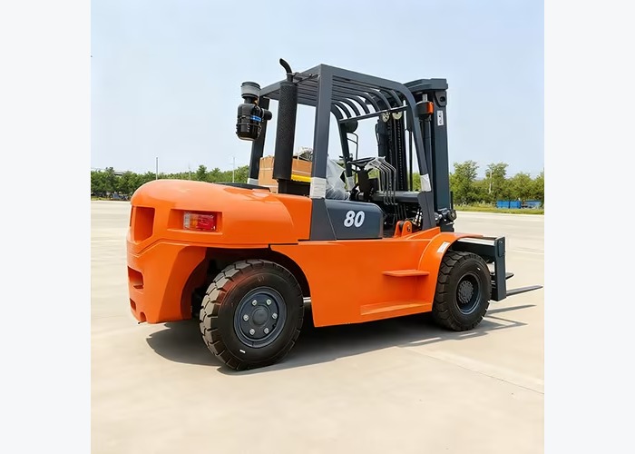 Diesel forklift positioned for pallet flow between yard and container door