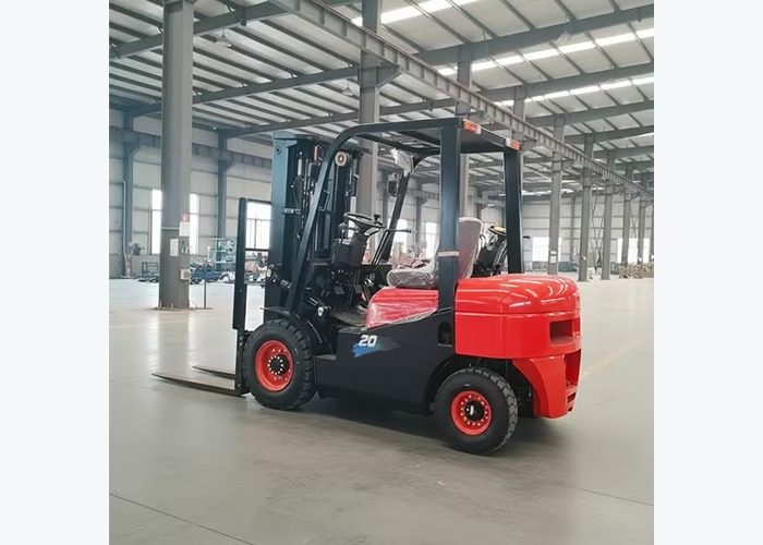 Diesel forklift shown in a yard-ready configuration for buyer checklist and export order review