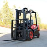 Diesel forklift prepared for side shifter planning at a pallet handling lane