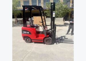 Diesel forklift positioned for mast selection review before container and yard work