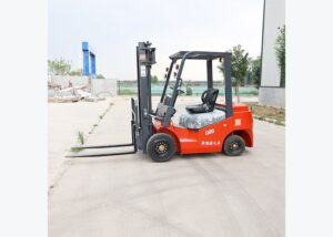 Electric forklift prepared for cold-storage battery and route planning
