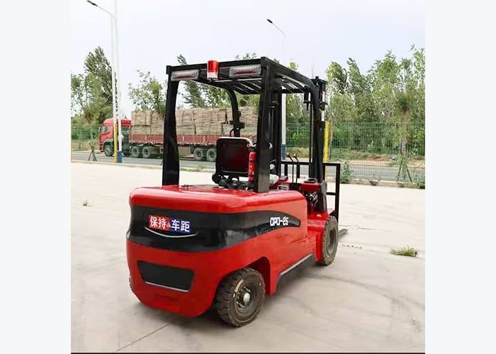 Electric forklift moving pallet loads while route length and shift demand affect runtime