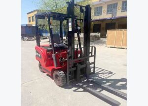 Lithium electric forklift prepared for fast charging and shift-planning review