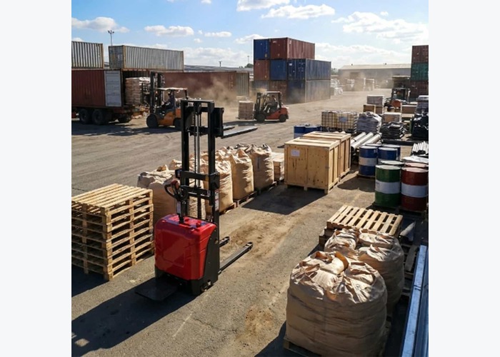 Electric stacker approaching rack layout with outriggers and pallet clearance