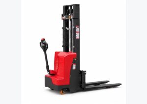 Electric stacker approaching a pallet for bottom-board and entry-condition checks