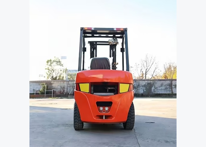 Diesel forklift mast, carriage, and fork area checked before a used-equipment purchase