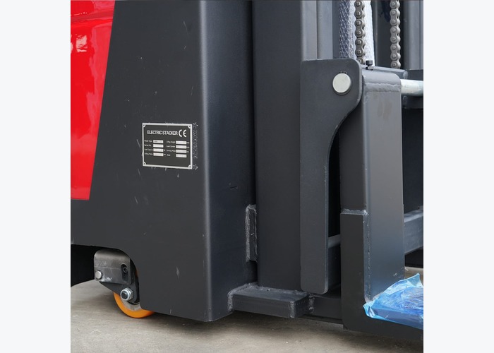 Electric stacker reviewed for throughput and operator comfort after a shift trial